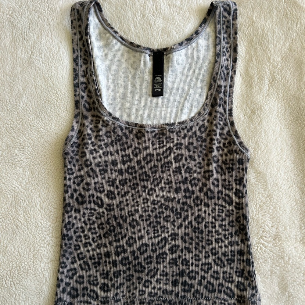 Skims snow leopard ribbed tank